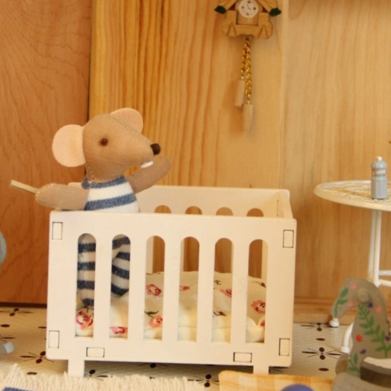 Miniaturowa kołyska dla lalek  – Baby Nursery Age recenzja i cena